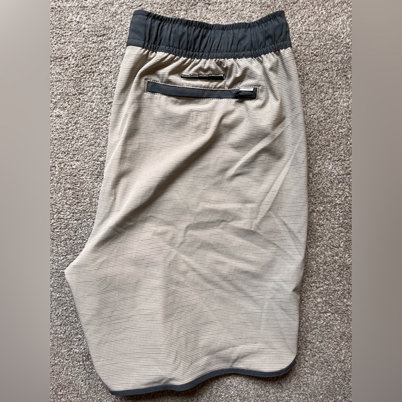 Mens Vuori 7” Banks Shorts Large - Picture 3 of 7